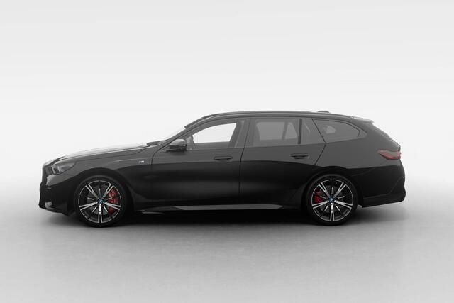 BMW i5 Touring eDrive40 M Sport Edition | M Sport Pro | Innovation Pack | Travel Pack | Comfort Pack | Showroomvoordeel