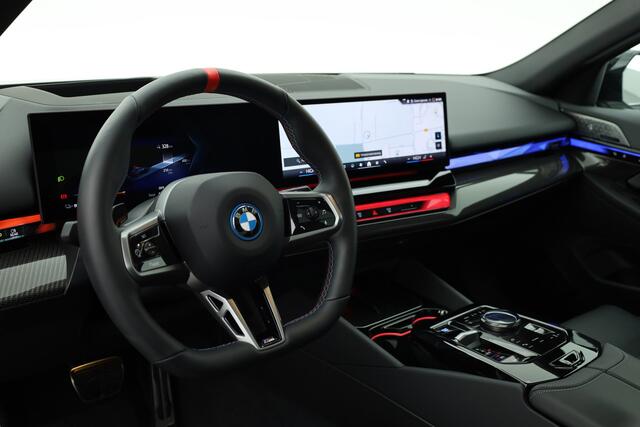 BMW i5 M60 xDrive 84 kWh M Sport | Driving Assistant Pro | M sport | Pano | HUD | Deep Frozen Grey | 21 inch