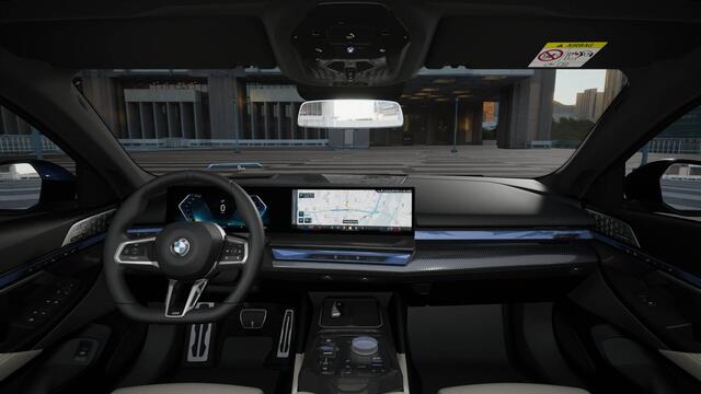 BMW i5 Touring eDrive40 M Sport / Panoramadak / Trekhaak / Bowers & Wilkins / Adaptieve LED / Stoelventilatie / Comfort Access / Parking Assistant Plus / Stuurverwarming