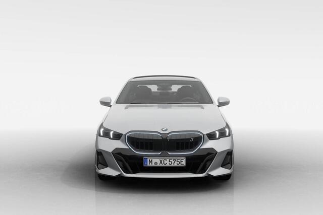 BMW i5 Sedan eDrive40 M Sport Edition | M Sport Pro | Innovation Pack | Travel Pack | Comfort Pack