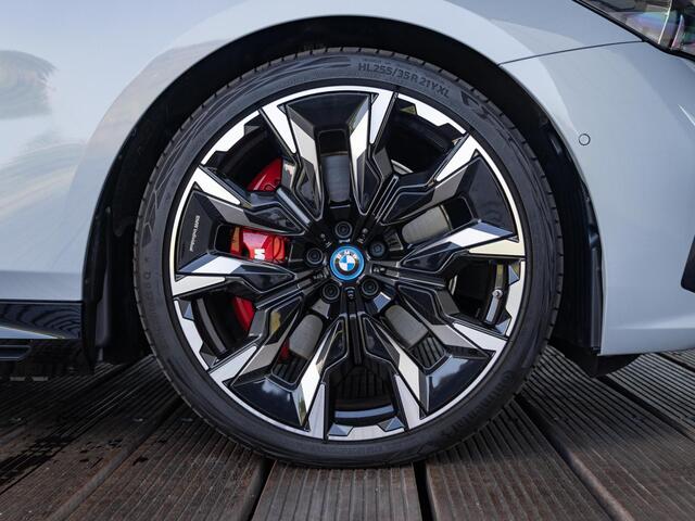 BMW i5 Touring M60 xDrive | M Sportpakket Pro | Innovation Pack | Verwarmd Stuurwiel | Comfort Access | Panoramadak | Stoelverwarming | Bowers & Wilkins | Trekhaak