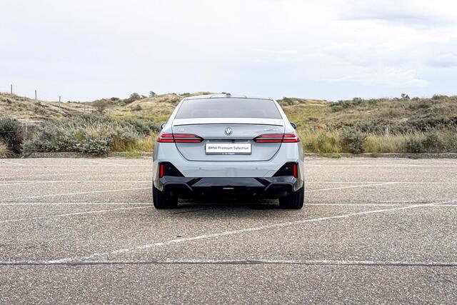 BMW i5 eDrive40 M Sport Edition | M Sport | Glazen Panoramadak | Head-up Display | Stoelventilatie | M Performance wielen