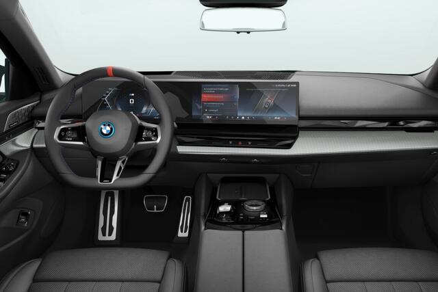 BMW i5 Touring M60 xDrive | M Sport Pro | Innovation Pack | Travel Pack | Comfort Pack | Trekhaak