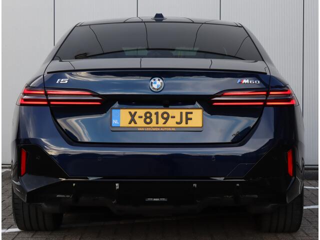 BMW i5 M60 xDrive 84 kWh | Pano | B&W | Achterasbestuuring | Head-Up | NAP