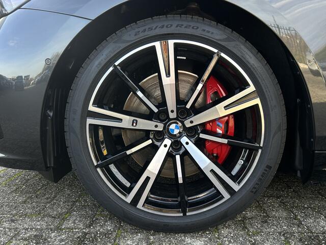 BMW i5 eDrive40 | M-Sport Pro | 20'' | Panorama. | Comfortstoel. | Stoelvent. | Park. + Driv. Plus | Head-Up | Comf. Acc. | Stuur + stoelverw. voor/achter | Trekhaak | Elek. achterklep