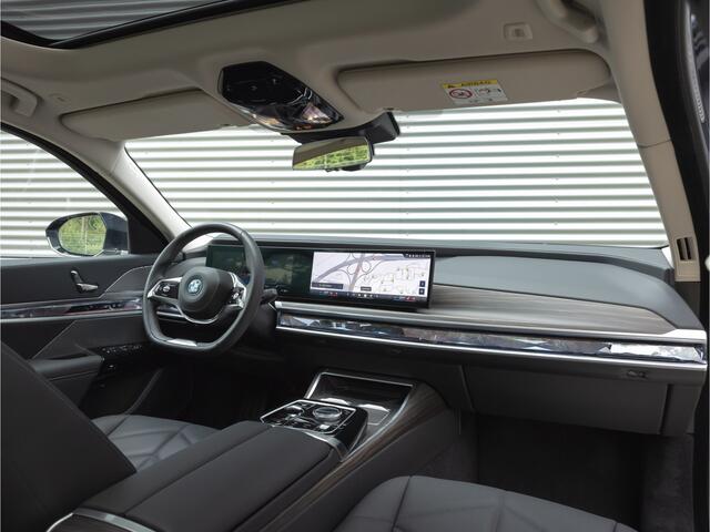 BMW i7 xDrive60 - Stoelverwarming voor + achter - Head-up Display - 106kWh