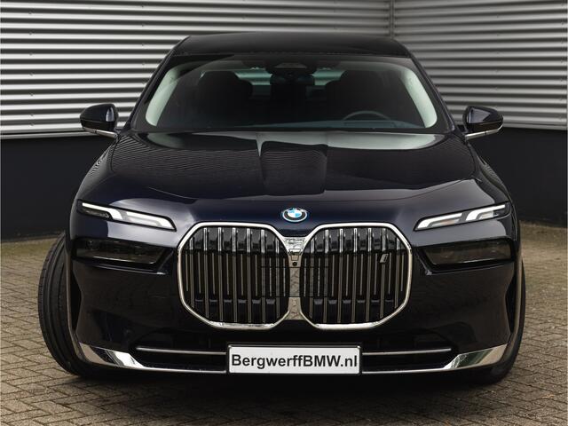BMW i7 xDrive60 - Stoelverwarming voor + achter - Head-up Display - 106kWh