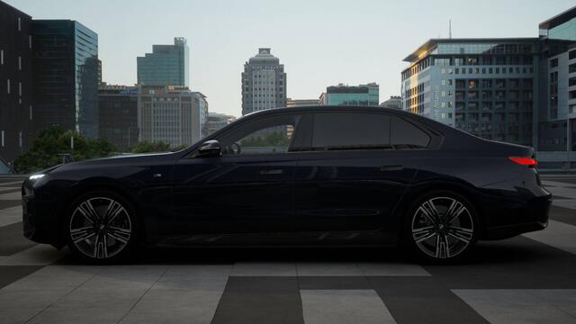 BMW i7 eDrive50 High Executive M Sport / Panoramadak Sky Lounge / Bowers & Wilkins / Massagefunctie / Parking Assistant Professional / Multifunctionele Stoelen / Integral Active Steering