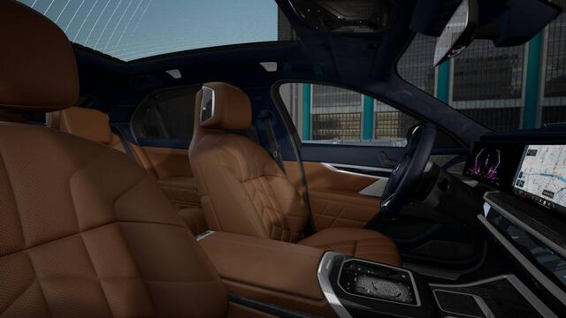 BMW i7 eDrive50 High Executive M Sport / Panoramadak Sky Lounge / Bowers & Wilkins / Massagefunctie / Parking Assistant Professional / Multifunctionele Stoelen / Integral Active Steering