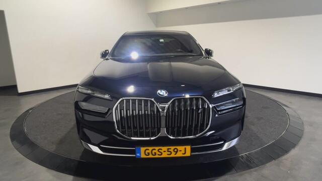 BMW i7 xDrive60 Privilege Edition 106 kWh | Bowers & Wilkins Sound | Driving assistant | Luchtvering | Massagestoelen | Parking assistant