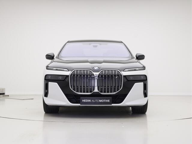 BMW i7 eDrive50 M-Sport | Two Tone Black Wrap | Iconic Glow kristalkoplampen+Grille | Individual interior | Connoisseur Pack | Panorama | Elek. open/sluiten portieren | 21" Individual