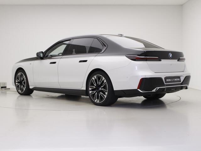 BMW i7 eDrive50 M-Sport | Two Tone Black Wrap | Iconic Glow kristalkoplampen+Grille | Individual interior | Connoisseur Pack | Panorama | Elek. open/sluiten portieren | 21" Individual