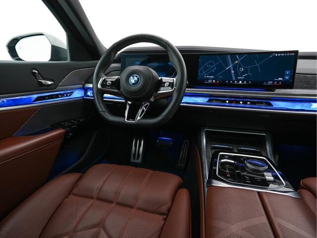 BMW i7 eDrive50 106 kWh M-Sportpack [ 3-Fase ] {SOH-97%} (INCL.BTW) *PANO | HEAD-UP | LUXURY-LEATHER | FULL-LED | BLIND-SPOT | BOWERS&WILKINS | MEMORY-PACK | TOP-VIEW | VENTILATED/HEATED-COMFORTSEATS | SOFT-CLOSE | WIDE-SREEN-DIGICOCKPIT | KEYLESS