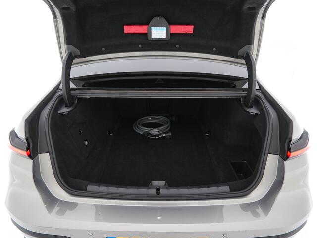 BMW i7 eDrive50 106 kWh M-Sportpack [ 3-Fase ] {SOH-97%} (INCL.BTW) *PANO | HEAD-UP | LUXURY-LEATHER | FULL-LED | BLIND-SPOT | BOWERS&WILKINS | MEMORY-PACK | TOP-VIEW | VENTILATED/HEATED-COMFORTSEATS | SOFT-CLOSE | WIDE-SREEN-DIGICOCKPIT | KEYLESS