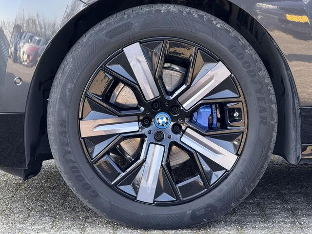 BMW iX xDrive40 High Exexcutive | 21" | Laser | Sportpakket | Driving Assistant Plus