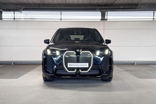 BMW iX xDrive45 101 kWh | Trekhaak met elektrisch wegklapbare kogel