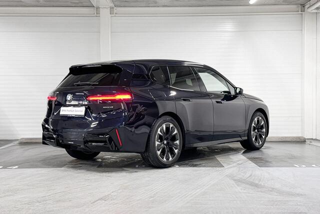 BMW iX xDrive45 | M-Sport Pro | Driving Assistant Plus | Harman/Kardon | Sky Lounge | Soft-Close Portieren | Comfort Access | Trekhaak