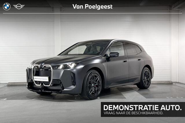 BMW iX xDrive60 | M-Sport Pro | Innovation Pack | Comfort Pack | Driving Assistant Professional | Parking Assistant Professional | Bowers&Wilkins | Sky Lounge | Soft-Close | Comfort Access | Trekhaak