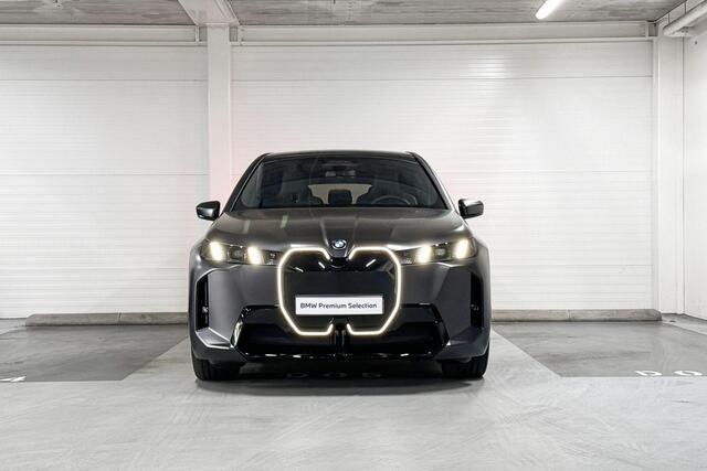 BMW iX xDrive60 | M-Sport Pro | Innovation Pack | Comfort Pack | Driving Assistant Professional | Parking Assistant Professional | Bowers&Wilkins | Sky Lounge | Soft-Close | Comfort Access | Trekhaak