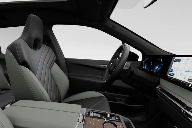 BMW iX xDrive45 | M Sport Pro | Comfort Pack | Innovation Pack | Trekhaak | Sky Lounge