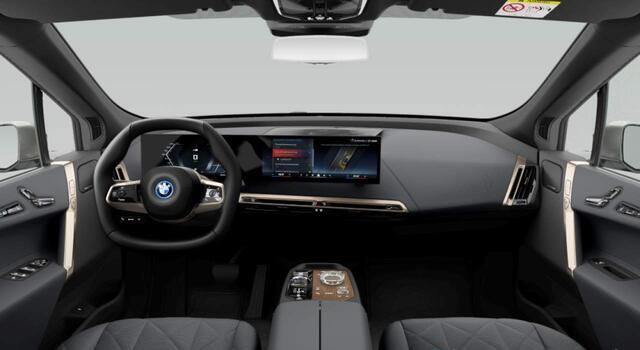 BMW iX M60 High Executive - Pano - Trekhaak - 112kWh