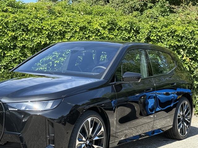 BMW iX xDrive45 101 kWh
