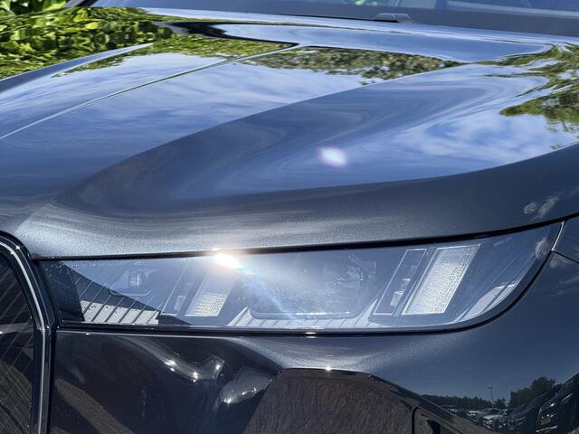 BMW iX xDrive45 101 kWh