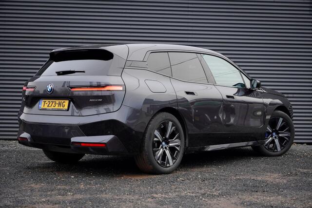 BMW iX xDrive40 Excellence 77 kWh / M-Sportpakket / Pano / Trekhaak