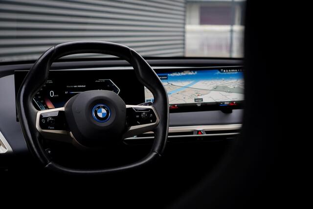 BMW iX xDrive40 Excellence 77 kWh / M-Sportpakket / Pano / Trekhaak