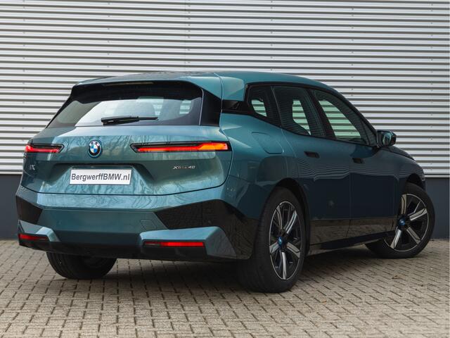 BMW iX xDrive40 - Sportpakket - Pano - Harman Kardon - Stoelventilatie - Driving Ass Prof