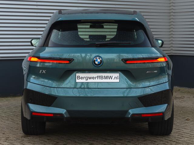BMW iX xDrive40 - Sportpakket - Pano - Harman Kardon - Stoelventilatie - Driving Ass Prof