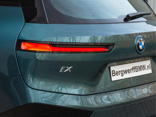 BMW iX xDrive40 - Sportpakket - Pano - Harman Kardon - Stoelventilatie - Driving Ass Prof