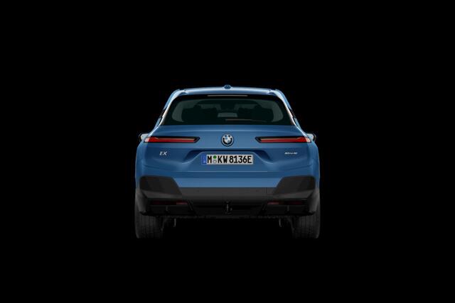 BMW iX xDrive40 22 Inch / Comfort Acces / Electrische Zwenkhaak / Getinte Ramen Achter / Warmte Comfort Pakket / Driving Prof / Harman Kardon / Parking Plus / 4 Zone Airco