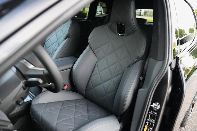 BMW iX xDrive45 M Sport / Panoramadak Sky Lounge / Trekhaak / Parking Assistant Professional / Soft-Close / M Multifunctionele Stoelen / Active Steering