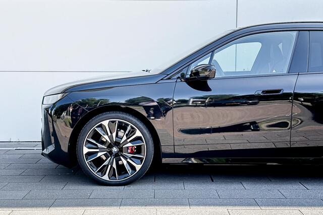 BMW iX xDrive45 101 kWh