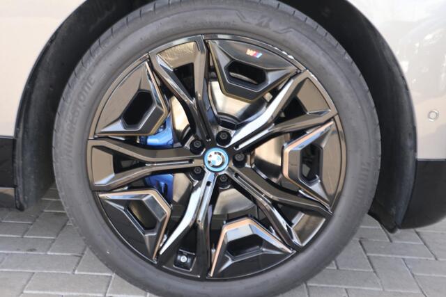 BMW iX xDrive40 Sportpakket | Driving Assistant Professional