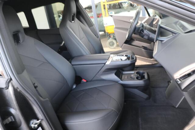 BMW iX xDrive40 Sportpakket | Driving Assistant Professional