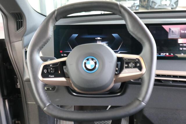 BMW iX xDrive40 Sportpakket | Driving Assistant Professional