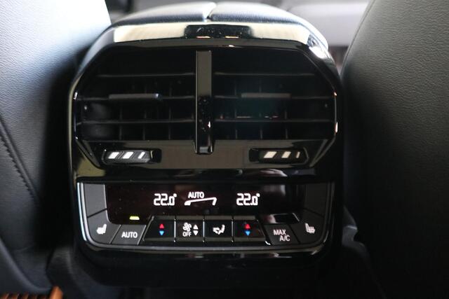 BMW iX xDrive40 Sportpakket | Driving Assistant Professional