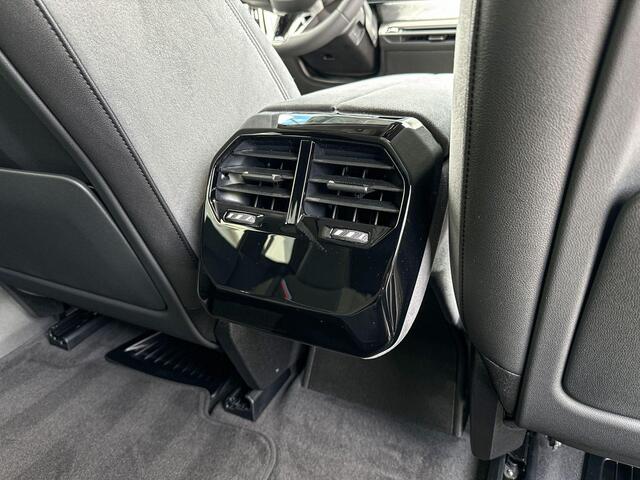 BMW iX xDrive45 101 kWh