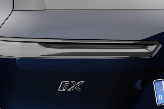 BMW iX xDrive M70 | Comfort Pack | Innovation Pack | Trekhaak | 23" LM | Sky lounge