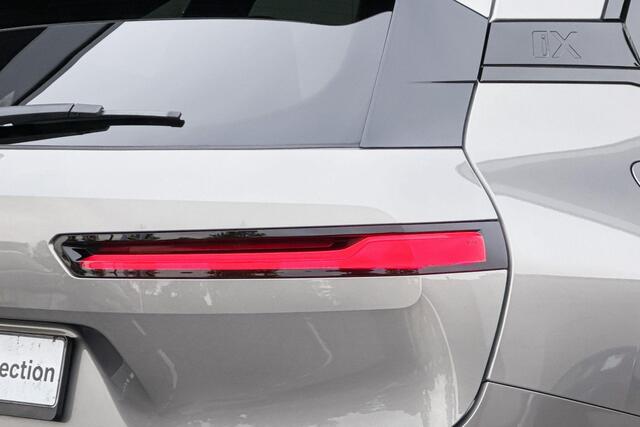 BMW iX xDrive50 Trekhaak | Panoramadak | Integral Active Steering