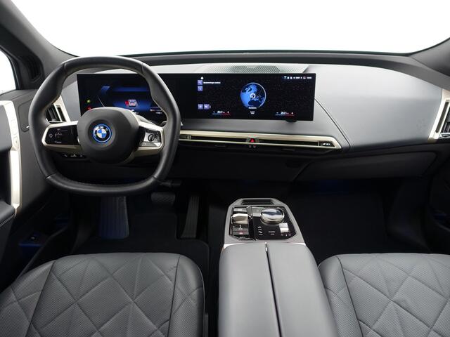 BMW iX xDrive40 M Gold Edition 77 kWh- Harman Kardon, Stoelmassage, Stuur/Stoelverwarming, Head Up, 360 Camera, Ada Cruise