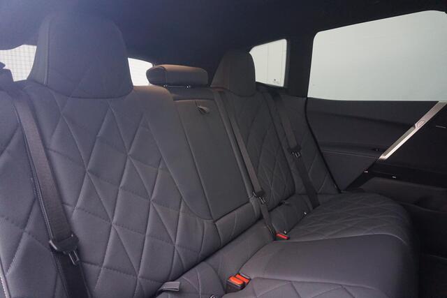 BMW iX xDrive40 High Executive Sportpakket 22'' / Panoramadak / Trekhaak / Harman Kardon / Stuurwiel verwarmd