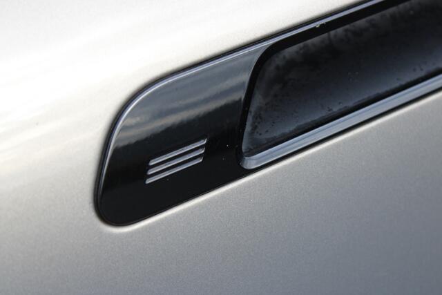 BMW iX xDrive50 Executive / Sportpakket / Panoramadak Sky Lounge / Trekhaak / Laserlight / Active Steering / Soft-Close / Parking Assistant Plus