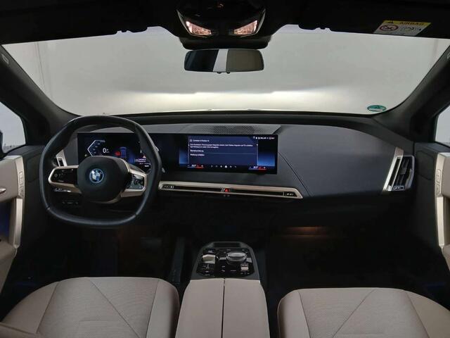 BMW iX xDrive40 | Sportpakket | 21" | Driving Assistant Plus | Flexible Fast Charger 2.0