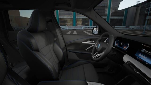 BMW iX1 eDrive20 M Sport / Sportstoelen / M Adaptief onderstel / Parking Assistant / Stoelverwarming