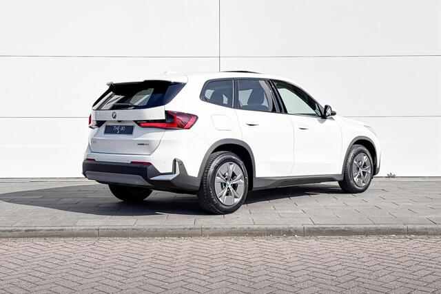 BMW iX1 eDrive20 Premium Pack | Travel Pack | Panoramadak