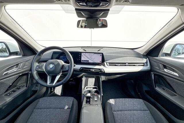 BMW iX1 eDrive20 Premium Pack | Travel Pack | Panoramadak