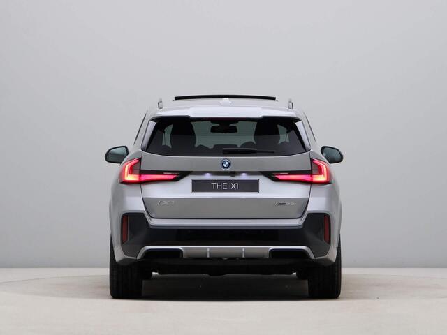 BMW iX1 xDrive30 67 kWh | M-Sportpakket | Trekhaak | 19inch |